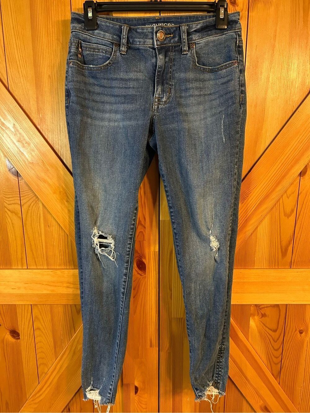 Maurices jeans size 0 distressed stretchy raw hems (0392)